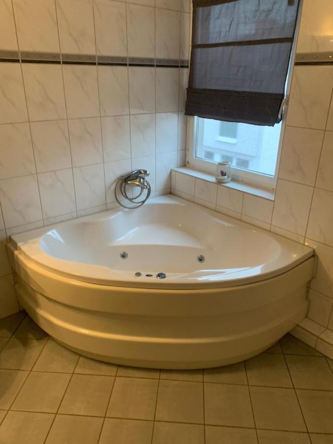 Mainpark Apartment 4 Schlafzimmer Bis Zu 10 Personen Direkt Ueber Aschaffapartment Bei Aschaffenburg Mainaschaff Zewnętrze zdjęcie
